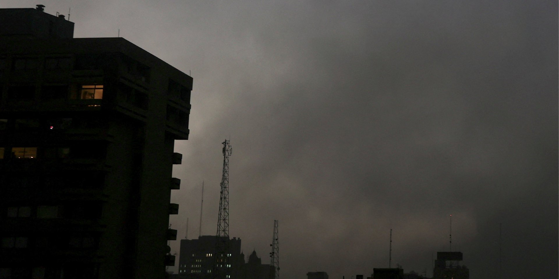 Чорний дим над Тегераном після удару Ізраїлю по нафтосховищах, 8 березня 2026 року (Фото: Majid Asgaripour/WANA (West Asia News Agency) via REUTERS)