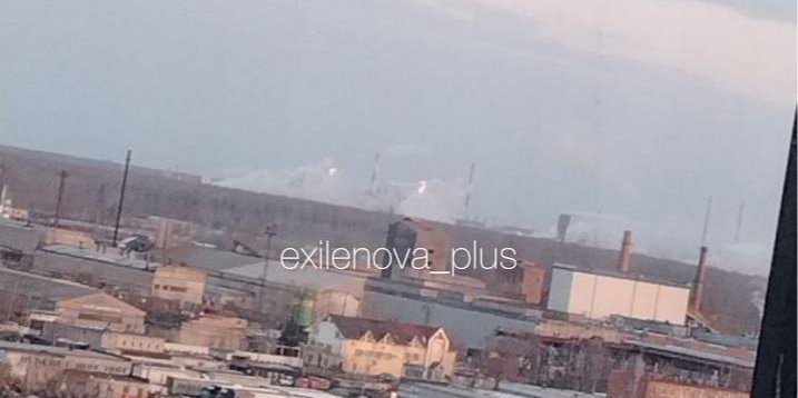 A fire broke out at the Acron chemical plant after an overnight drone attack, March 9 (Photo: Exilenova+/Telegram)