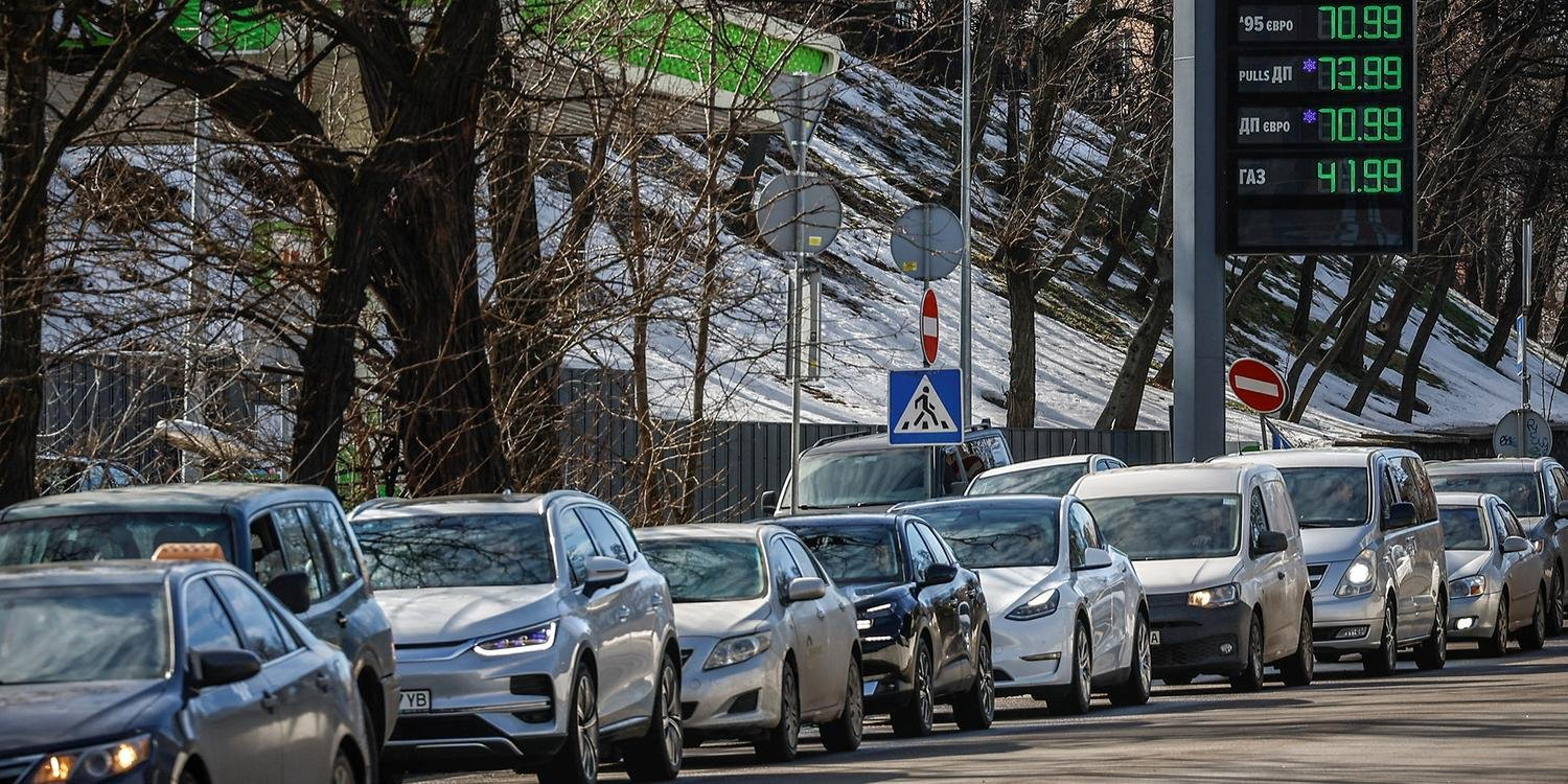 Fuel prices at gas stations break all records (Photo: REUTERS/Alina Smutko)
