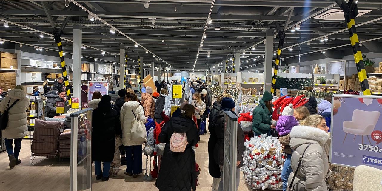 Садовая мебель и мебель для дома, матрасы, одеяла и подушки — продажи этих товаров в сети JYSK росли в прошлом году больше всего (Фото: JYSK)
