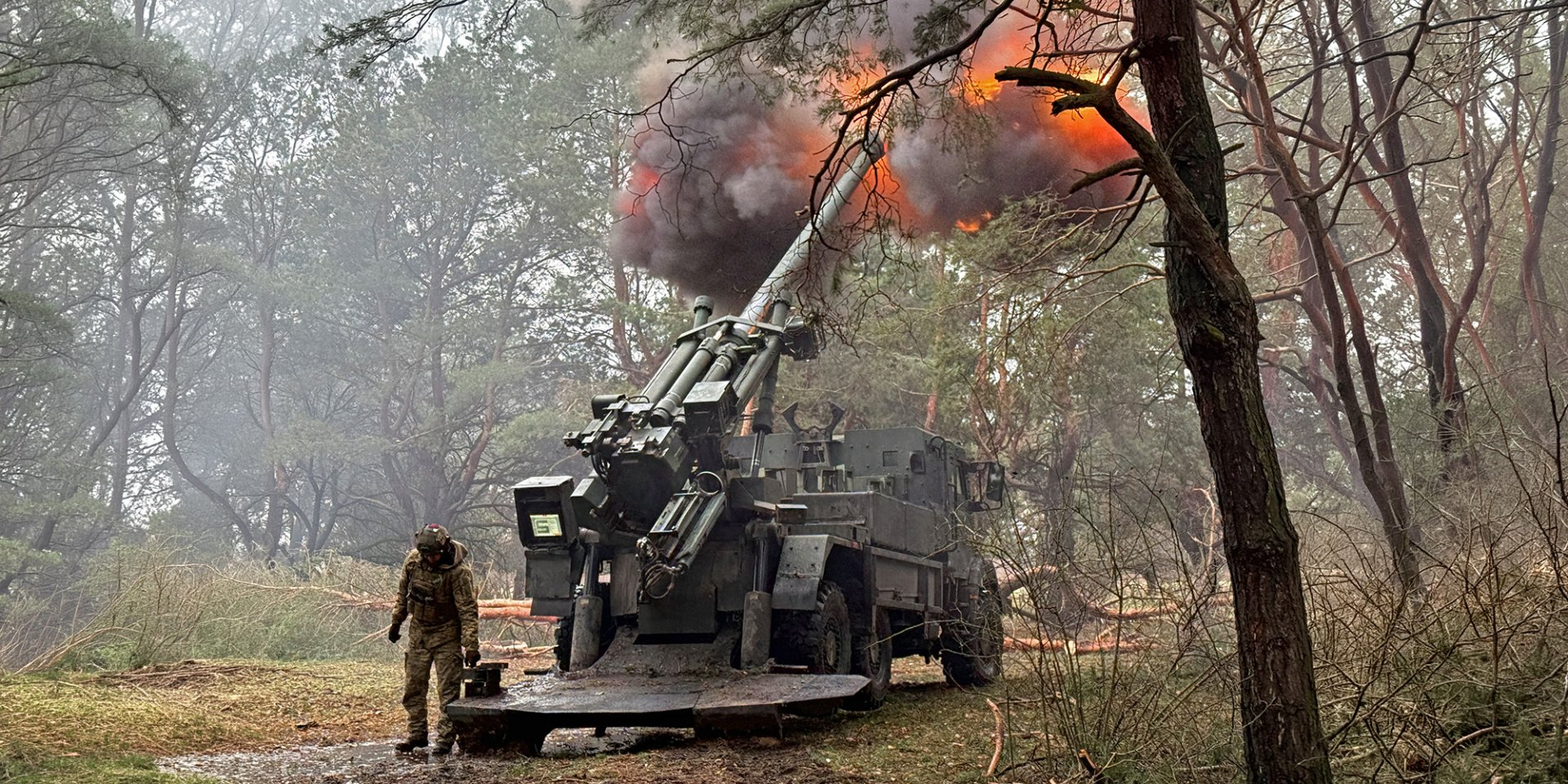 Ukrainian artillery crews fire a CAESAR self-propelled howitzer at Russian positions on the Zaporizhzhya front on February 2026. (Photo: REUTERS)
