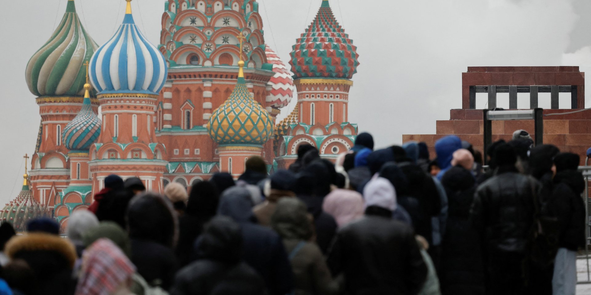 Русские на Красной площади в Москве (Фото: REUTERS/Maxim Shemetov)