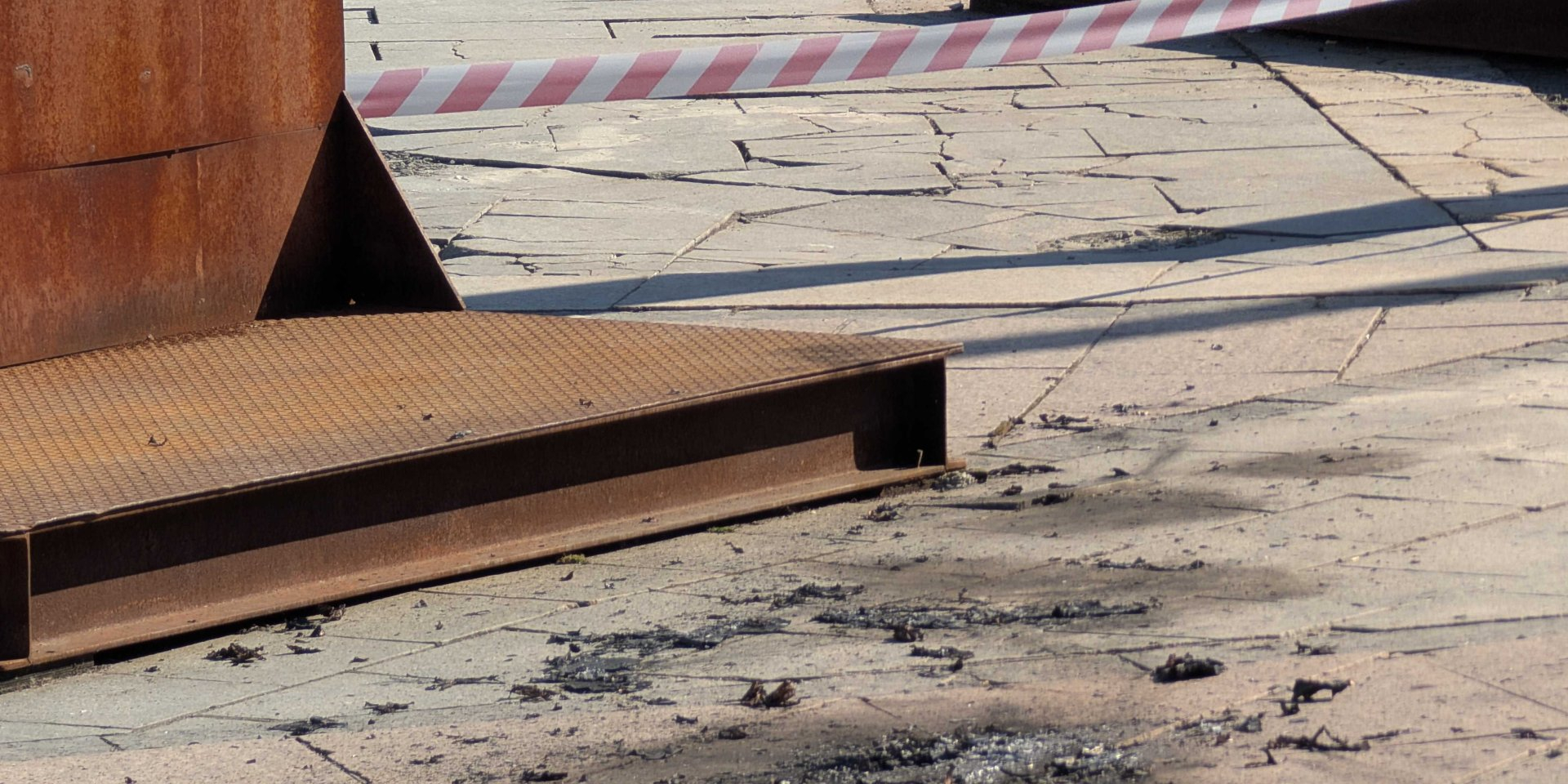 Debris from a Russian drone was burning near the Independence Monument on Maidan in Kyiv on March 16, 2026 (Photo: Serhiy Okuniev / NV)