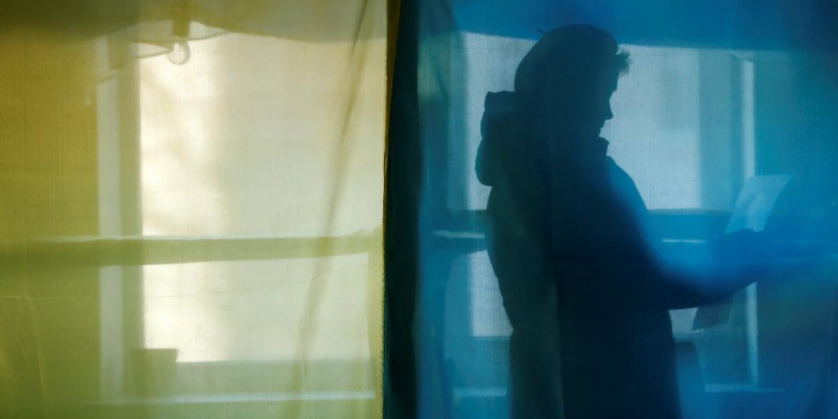 A woman stands in a voting booth at a polling station during the presidential elections in the village of Kosmach, Ivano-Frankivsk Oblast, on March 31, 2019. (Photo: REUTERS/Kacper Pempel)