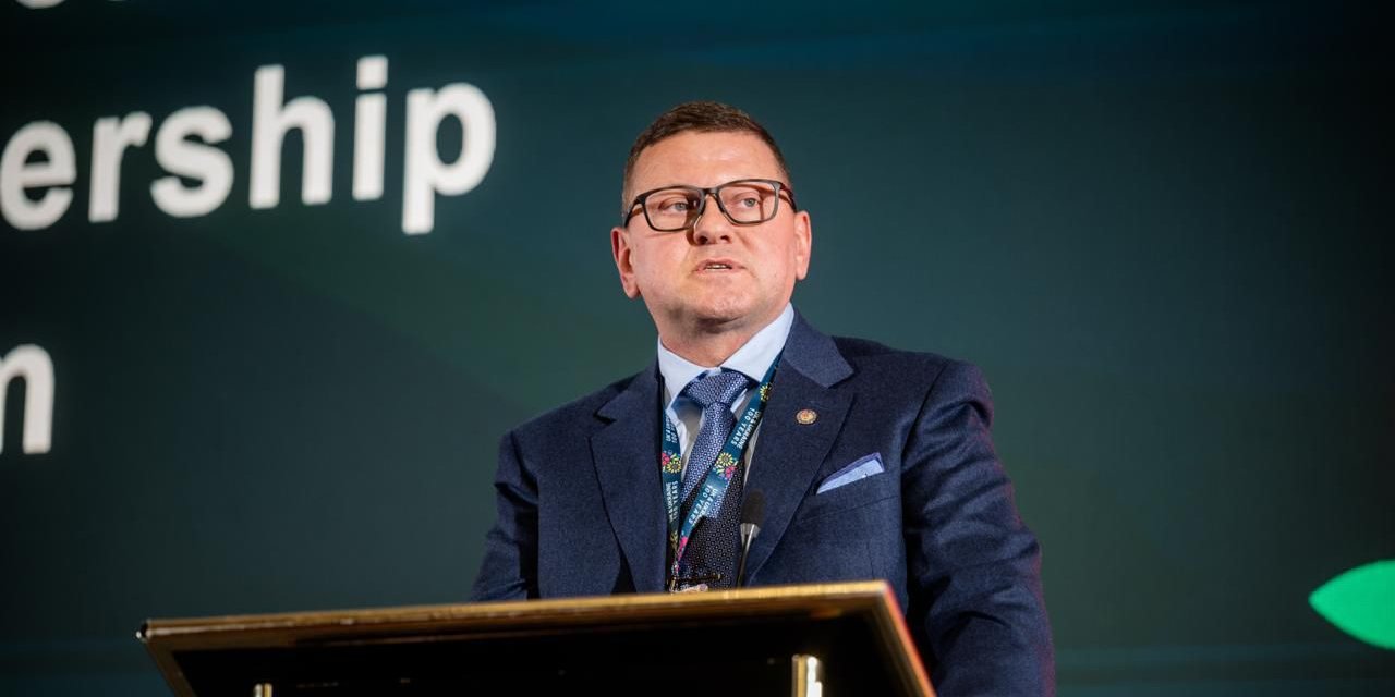 Валерій Залужний: Вимушений усіх розчарувати. Сьогодні неможливо передбачити і спрогнозувати хід і варіанти закінчення і цієї війни (Фото: https://www.facebook.com/vzaluzhnyi)