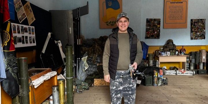 13-летний парень открыл выставку российско-украинской войны (Фото: Мария Сович/Суспільне Львов)