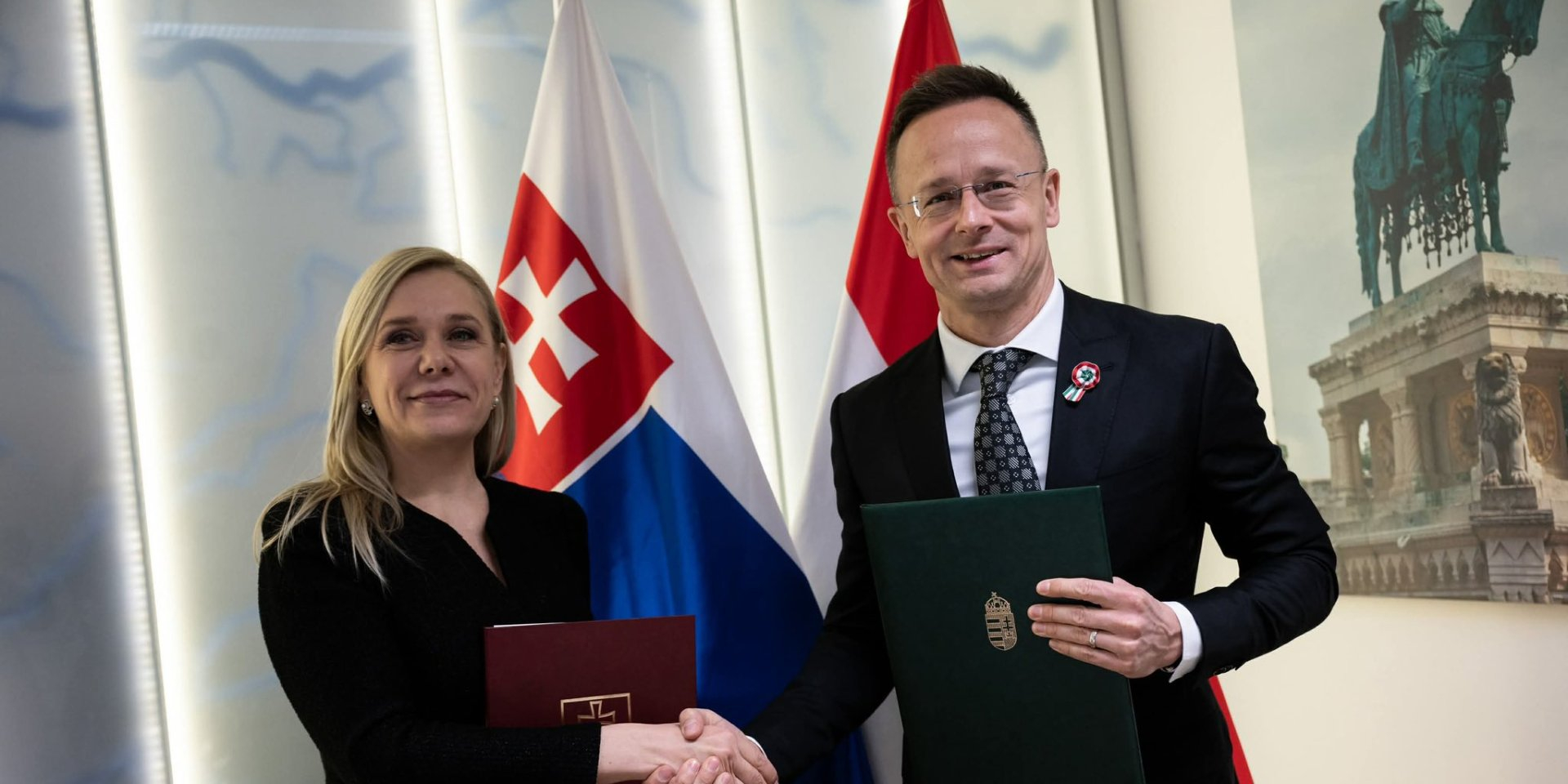 Slovak Economy Minister Denys Sáková and Hungarian Foreign Minister Péter Szijjártó (Photo: Peter Szijjarto / X)