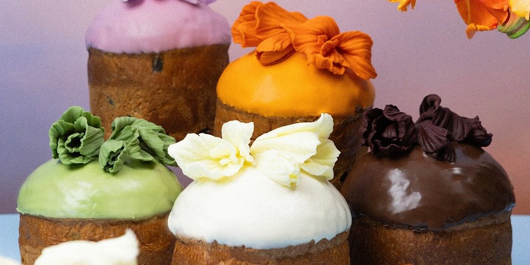 Великодні паски у honey у Києві (Фото: Instagram @honey_cafe)
