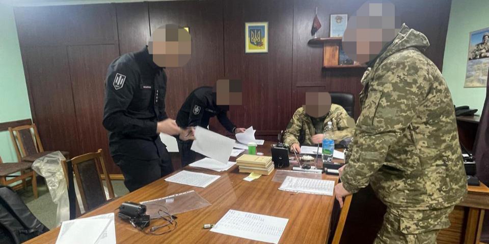 Военные 43 ОМБр сотрудничают со следователями по делу о ремонте семейной недвижимости их командира (Фото: ГБР)