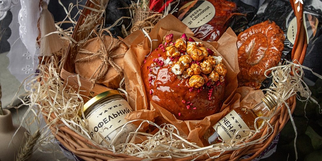 Полные любви. Пасхальные корзины от ресторанов и даже от судьи МастерШеф — что в них кладут и где заказать