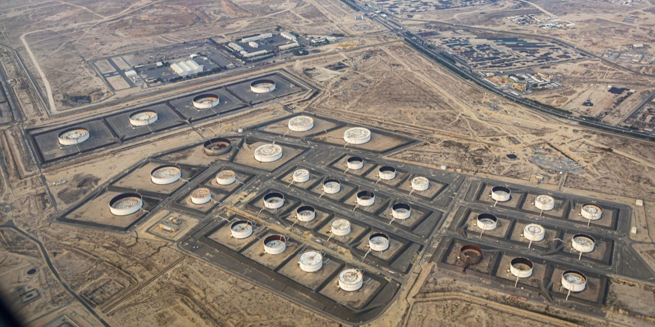 Oil storage facility in Kuwait (file photo) (Photo: REUTERS/Nicolas Economou/File Photo)