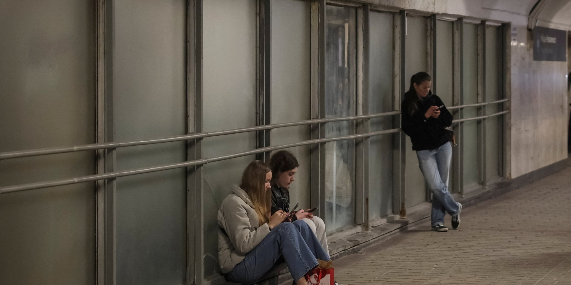 People in an underground passage in Kyiv during a Russian attack (Photo: REUTERS/Gleb Garanich)
