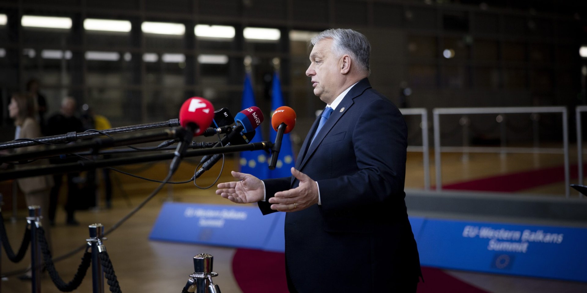 Viktor Orbán during interviews at the EU Summit on 17 December 2025 (Photo: Zoltán Fischer/Press Office of the Prime Minister/MTI)