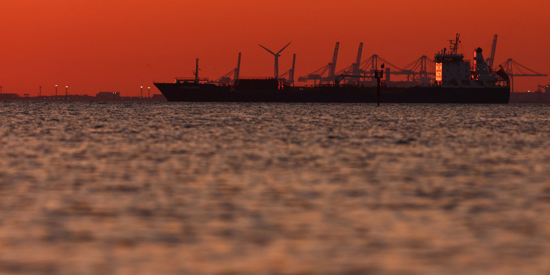 США тимчасово дозволили продаж іранської нафти, що вже перебуває в морі