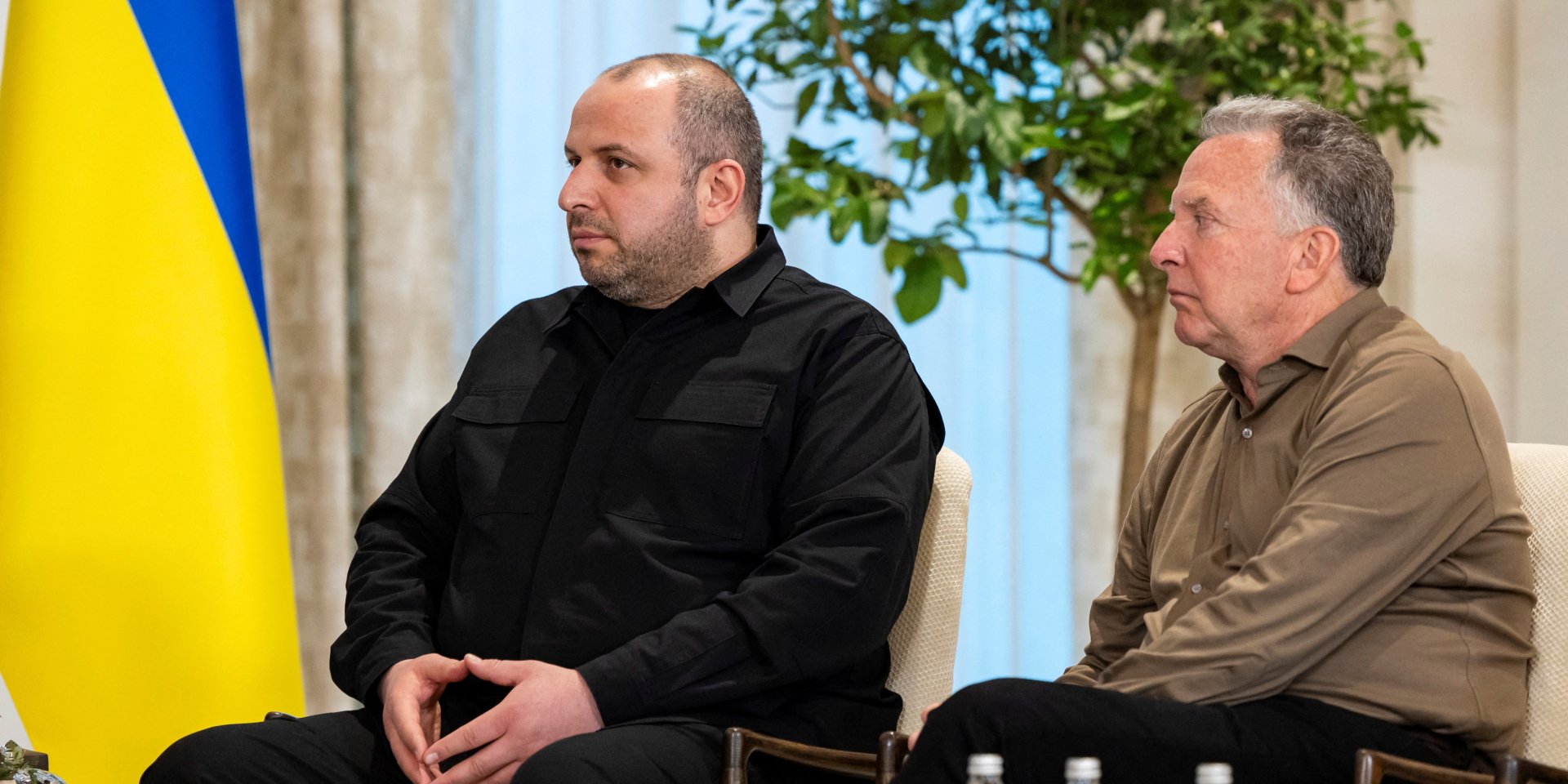 Рустем Умєров та Стів Віткофф під час однієї із зустрічей в рамках переговорів про припинення війни (Фото: Ryan Carter/UAE Presidential Court/Handout via REUTERS)