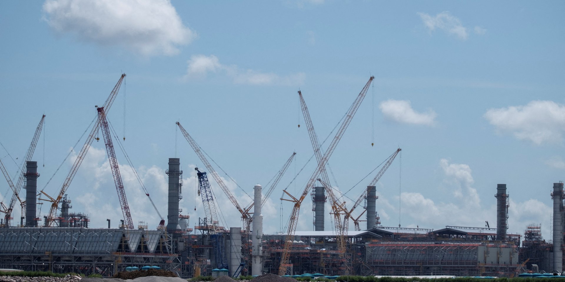 На нефтеперерабатывающем заводе корпорации Valero Energy в Техасе возник пожар: это усилило давление на рынок топлива