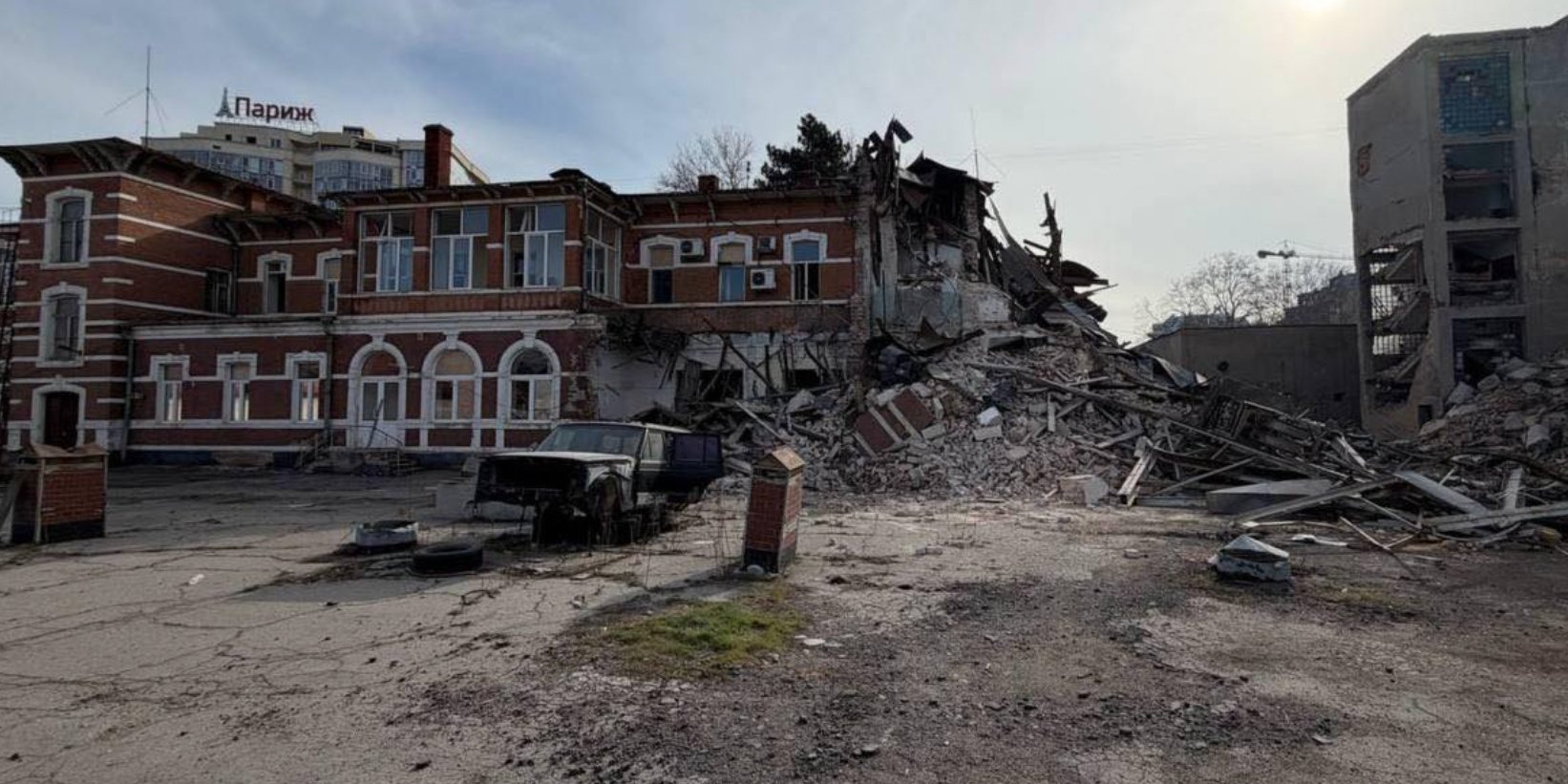 Історична будівля винного заводу в Одесі після робіт з її знесення (Фото: Facebook Олександр Авдєєв)