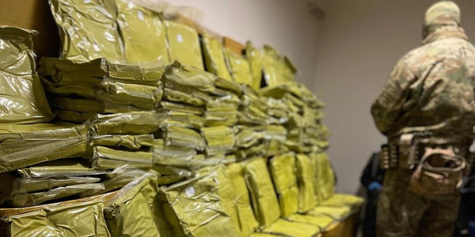 В Запорожье мужчина продавал наркотические средства под видом чая матча — изъяли более тонны продукции