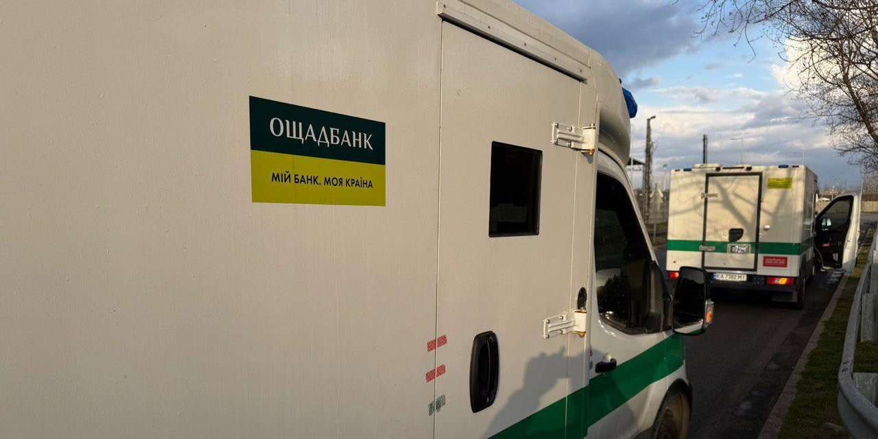 Сразу надели наручники, мешки и балаклавы. Инкассатор Ощадбанка рассказал подробности задержания в Венгрии