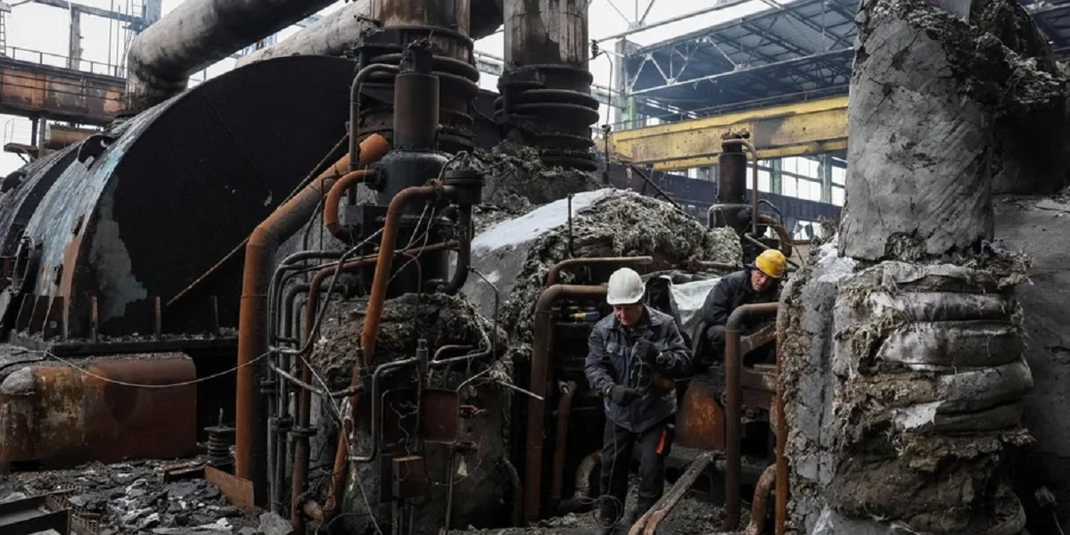 Damaged by Russian strikes on a thermal power plant in Ukraine (Photo: REUTERS/Gleb Garanich)