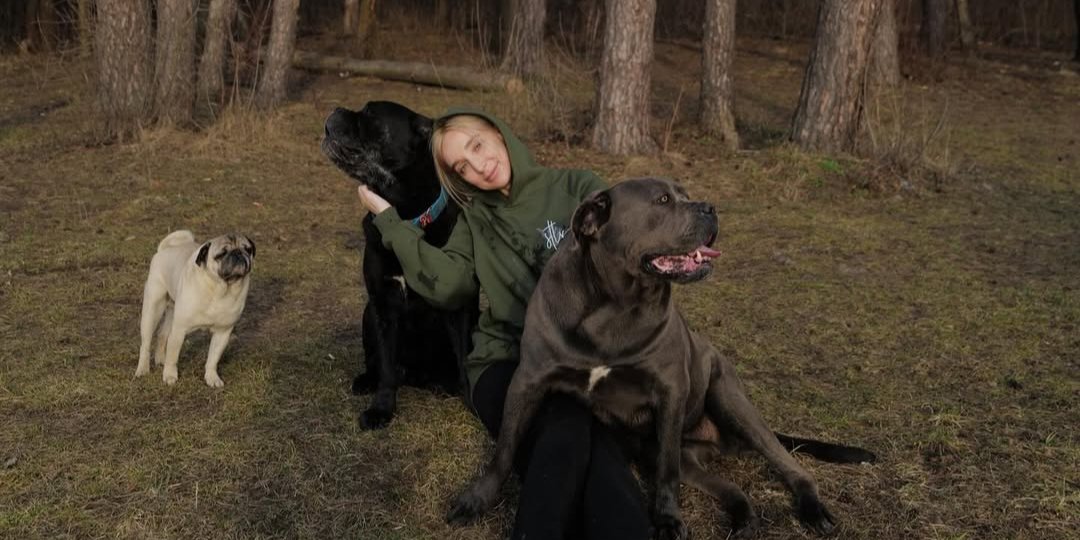 Ранее получала угрозы жизни. Блогер Елена Манзюк заявила, что ее собаку вероятно отравили