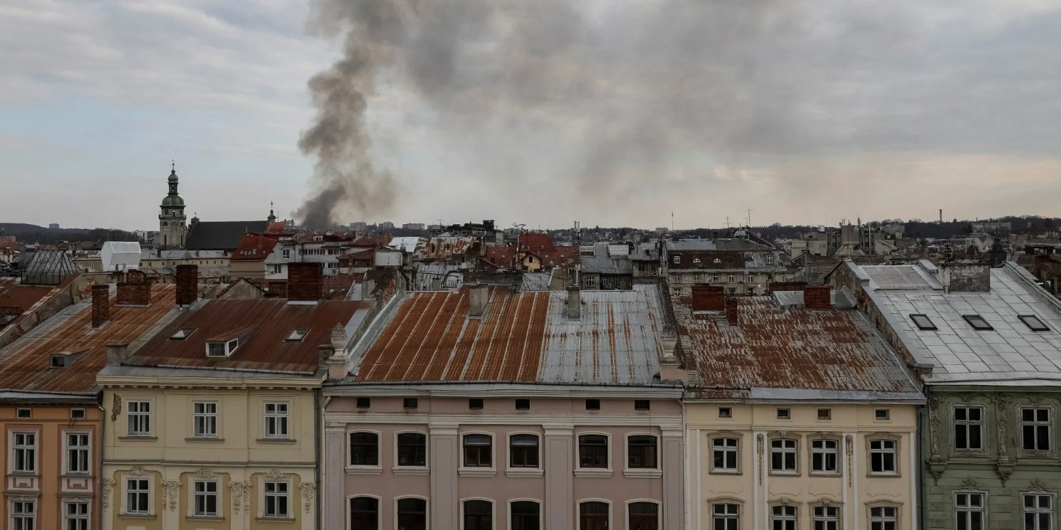 Во Львове дети появились на свет в укрытии во время обстрела (Фото: REUTERS/Stringer)