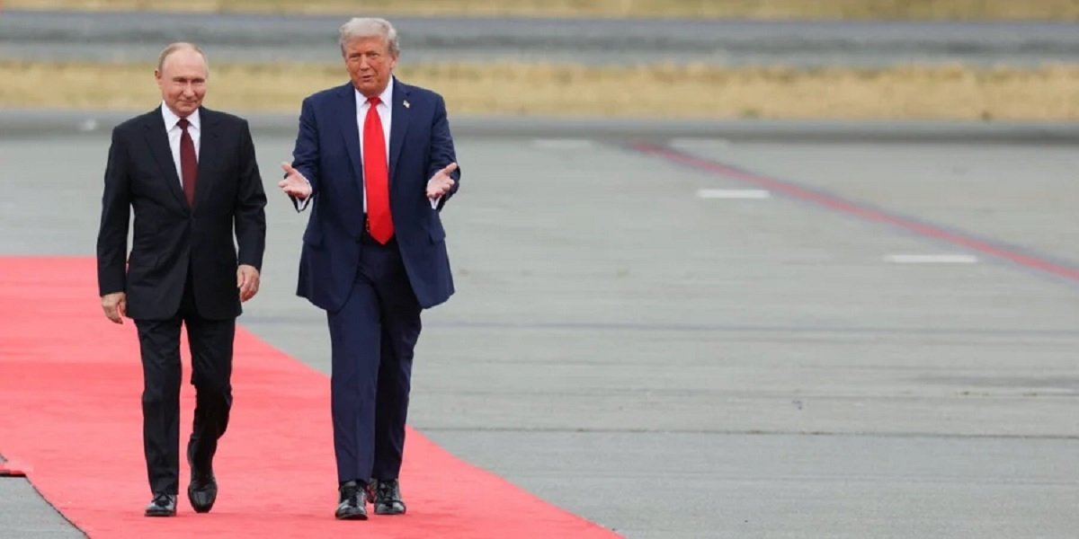 Володимир Путін і Дональд Трамп під час двосторонньої зустрічі на Алясці 15 серпня 2025 року (Фото: Sputnik/Gavriil Grigorov/Pool via REUTERS)