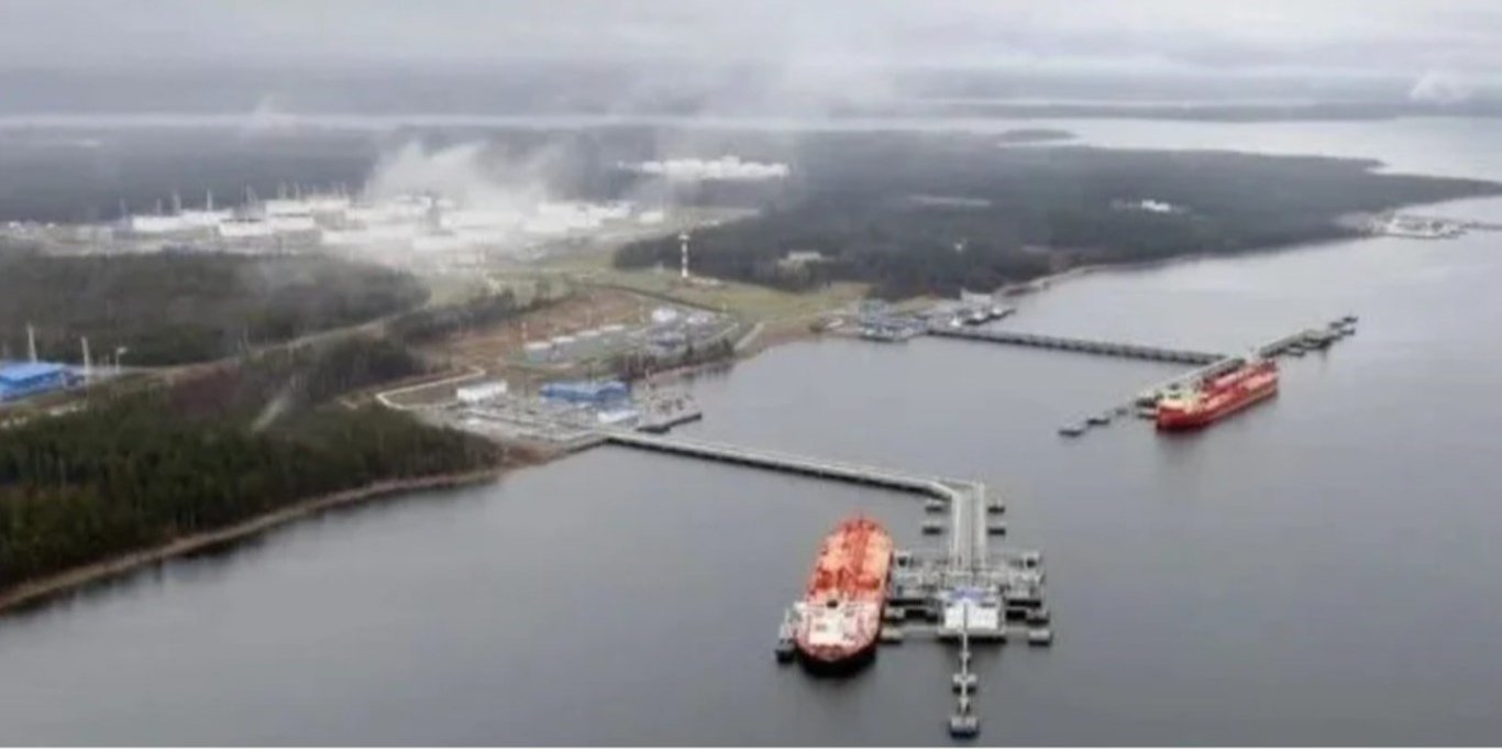 «2 млн баррелей в сутки». Благодаря ударам украинских дронов 40% мощностей России по экспорту нефти выведено из строя — Reuters