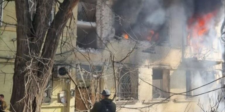 Россия атаковала дронами Днепр, есть попадание в многоэтажку