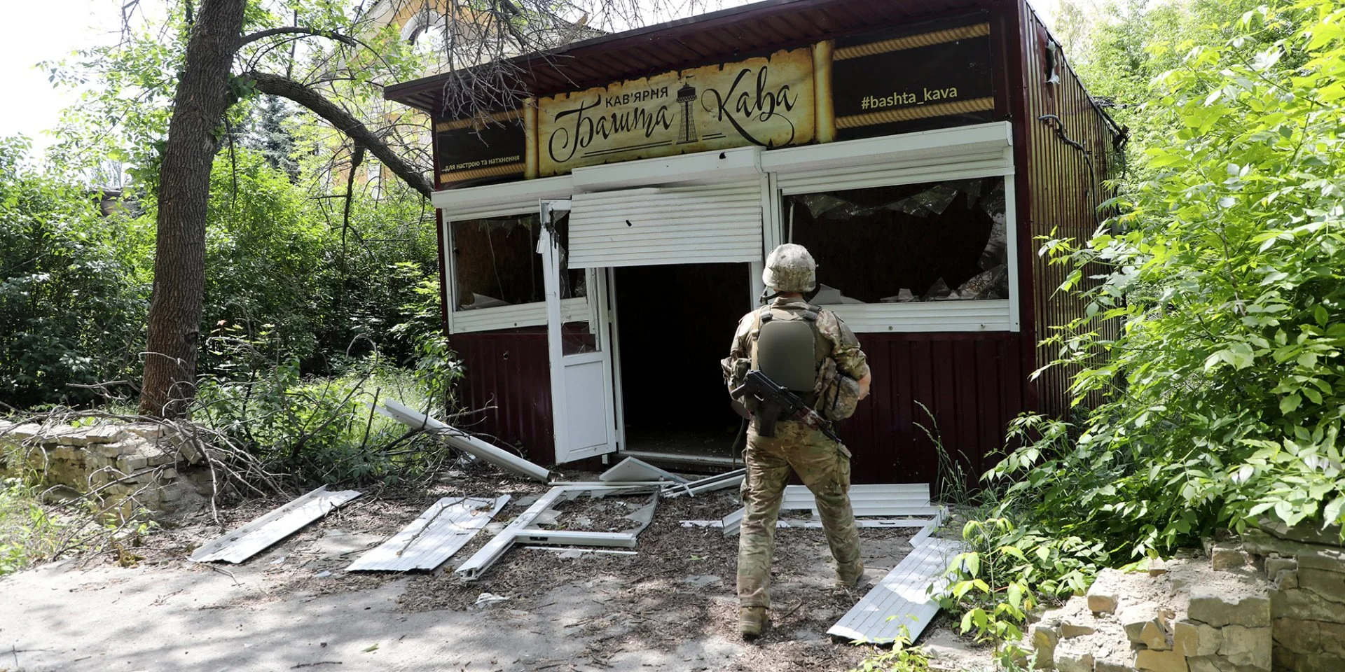 «Работать, пока это возможно». Как бизнес адаптировался к работе на прифронтовых территориях и когда решает уходить — разбор NV Бизнес