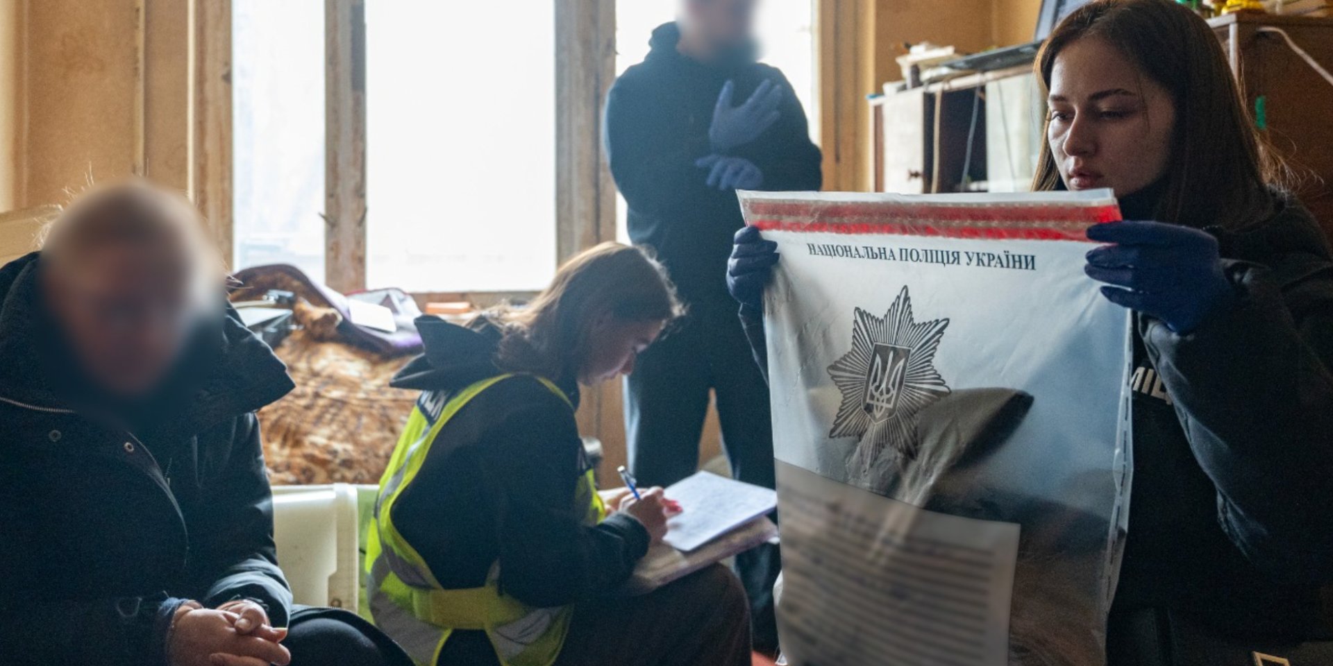 В Киеве супругов подозревают в сбыте порно с участием дочери, мужчину также обвиняют в изнасиловании