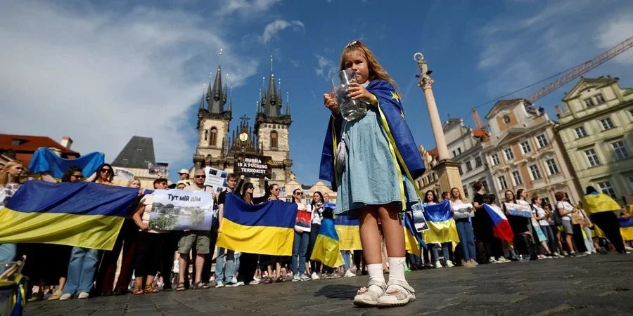 Евросоюз может продлить временную защиту для украинцев после 2027 года — СМИ