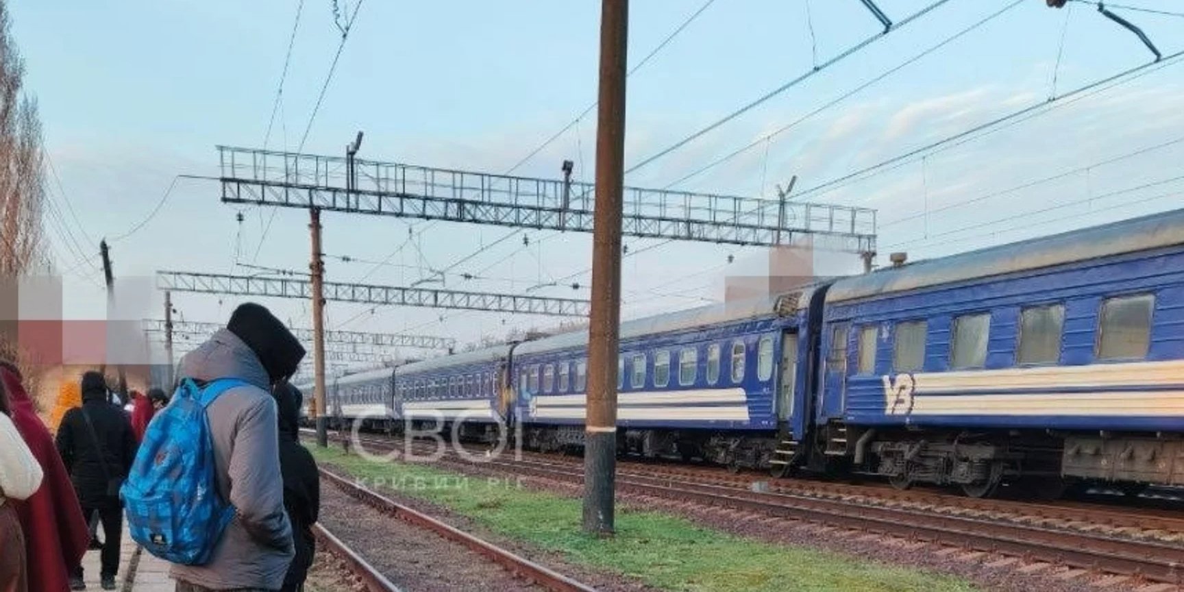 На Днепропетровщине трижды эвакуировали поезд из-за атак дронов — СМИ