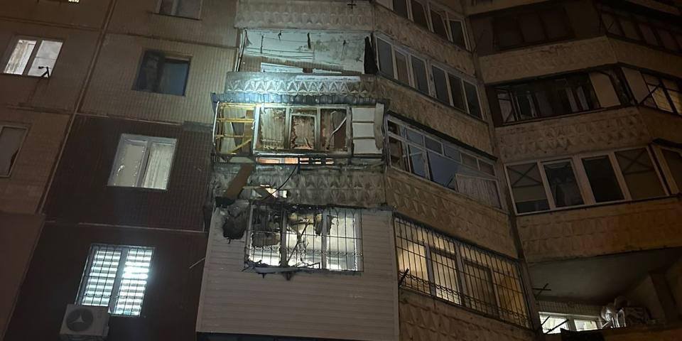 В Одессе российский дрон попал в многоэтажку — фото