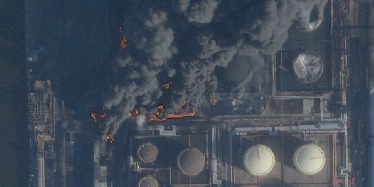 Пожар в порту Усть-Луги (Фото: Planet Labs PBC/Handout via REUTERS)