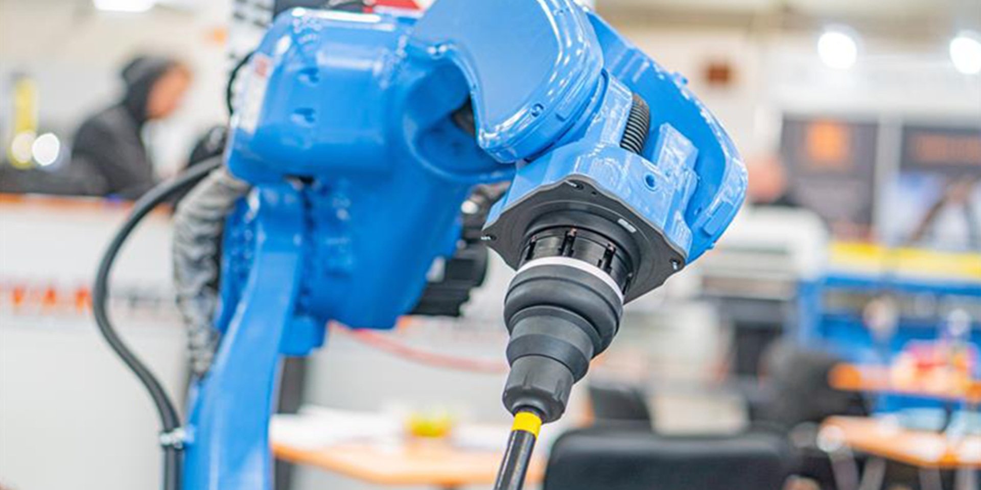 Автоматизация процессов. Роботы научились брать стекло и блестящие предметы без датчиков глубины