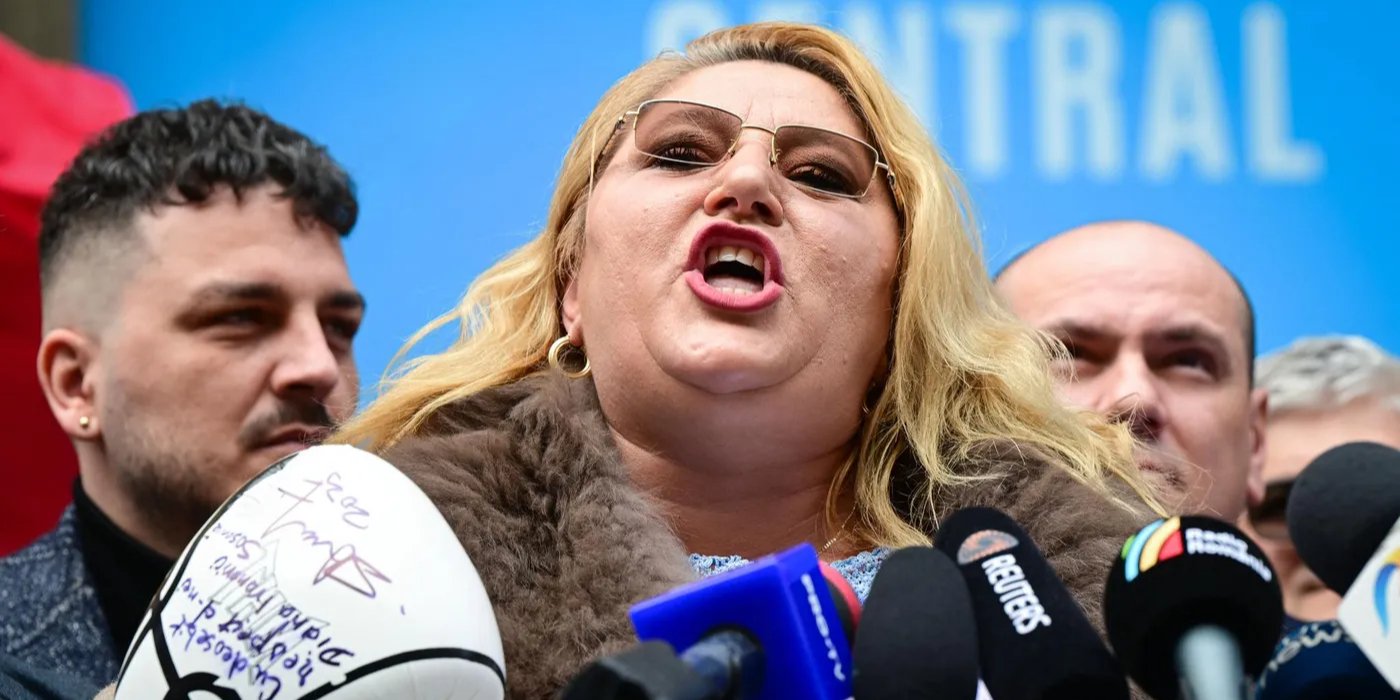 Romanian far-right MEP Diana Șoșoacă puts on boxing gloves to 