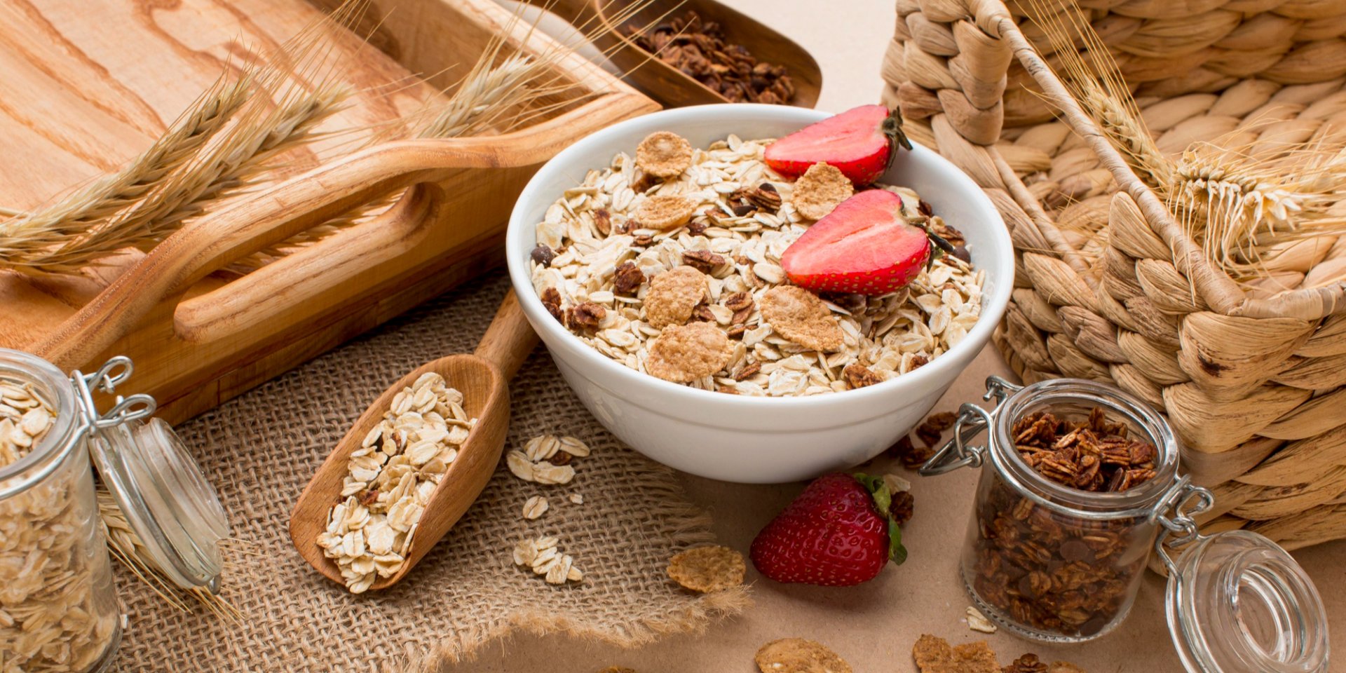 Чтобы получить максимум пользы. Как лучше есть овсянку — в виде каши, печенья, гранолы или батончиков