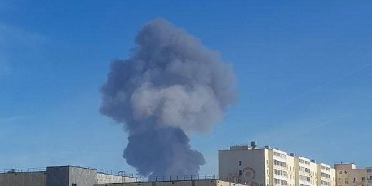 Smoke from a fire reportedly rises near Nizhnekamskneftekhim in Nizhnekamsk, Republic of Tatarstan, Russia, on March 31. (Photo: Exilenova+ / Telegram)