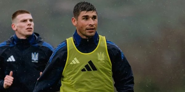 «Всегда есть критика»: Малиновский — о баннере фанов на игре Украина — Албания