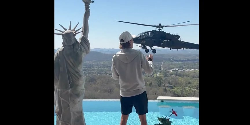 «Продолжайте, патриоты». Хегсет не стал увольнять пилотов вертолета, которые летали над бассейном поклонника Трампа