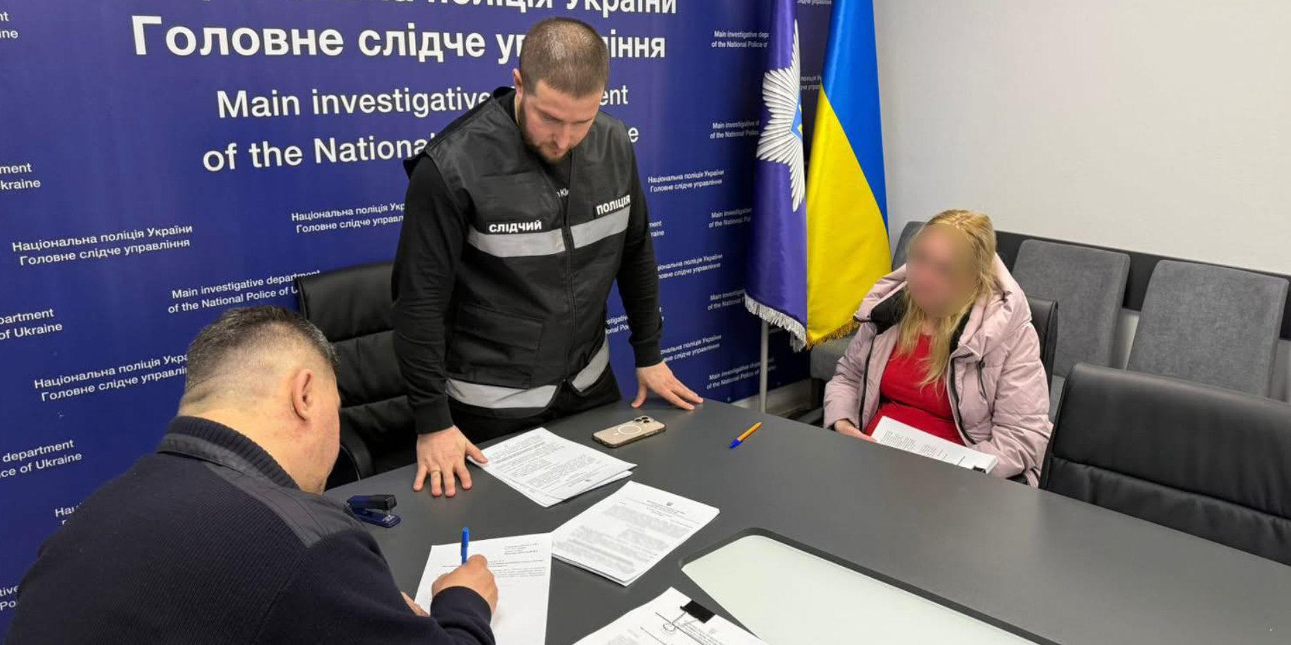 Жінка ймовірно використовувала доньок для виготовлення дитячого порно (Фото: Національна поліція України)
