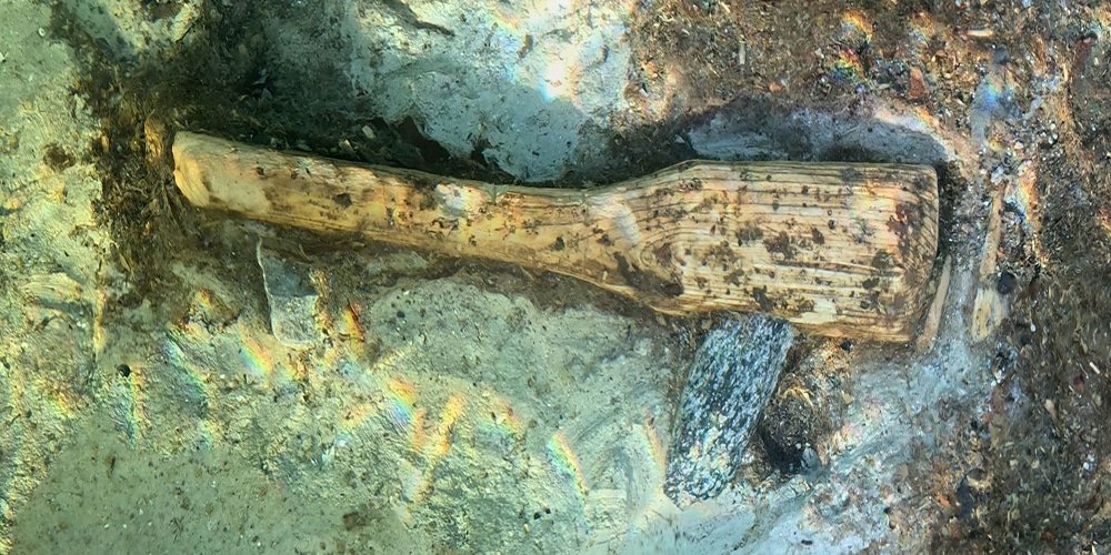 Археология Швейцарии. На дне Боденского озера нашли цельный неолитический топор возрастом 4800 лет