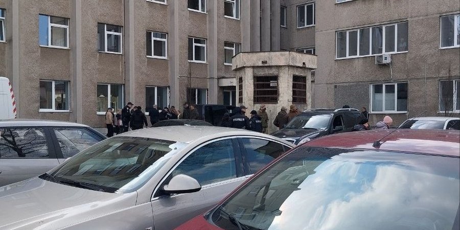 Поліція на місці нападу на військовослужбовця ТЦК у Львові 2 квітня 2026 року (Фото: Суспільне Львів)