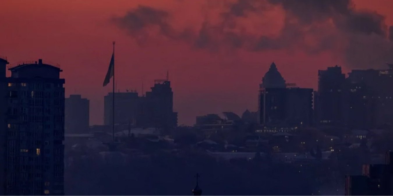 В Укрэнерго предупредили, что утром 3 апреля вновь вернутся графики отключений света: когда именно