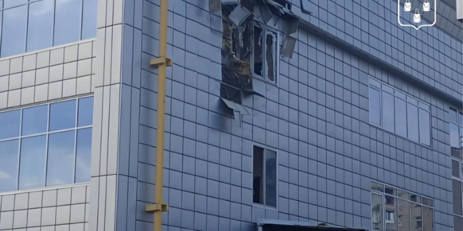 В Сумах дрон Молния попал в торговый центр, есть раненые