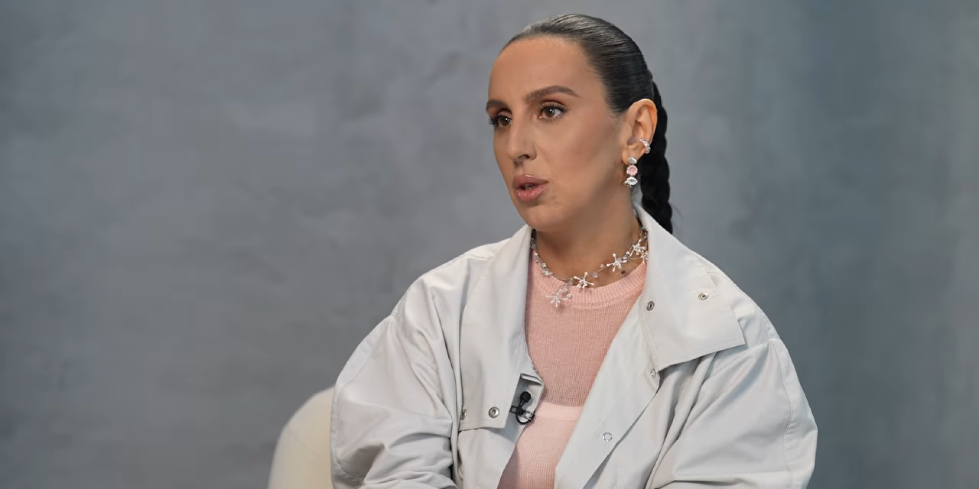 «Я чувствую свою вину». Джамала рассказала, что родители уехали из оккупированного Крыма после обысков в их доме