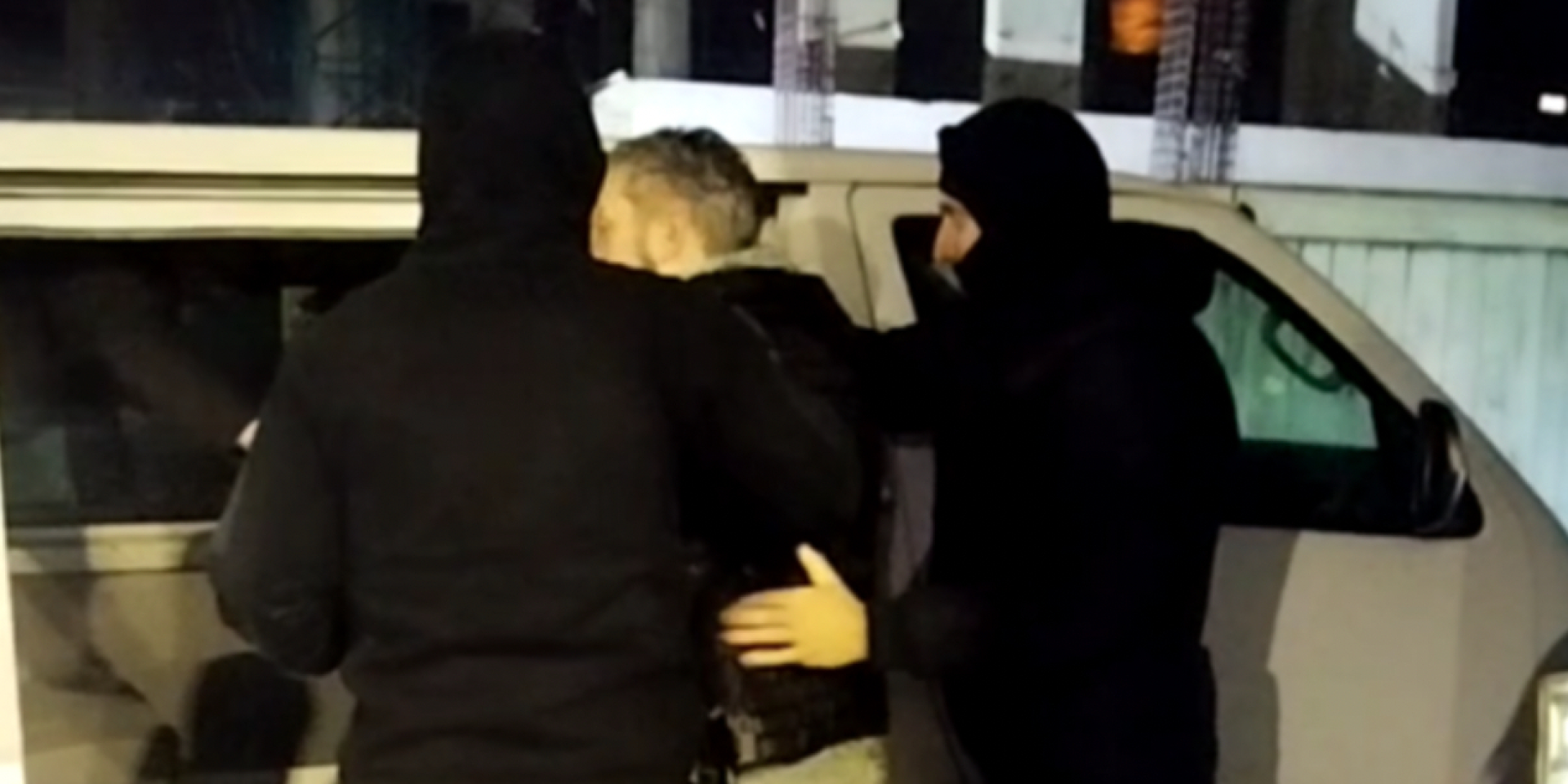 В Днепре мужчина больше недели находится в коме после нападения неизвестных в балаклавах (Фото: Скриншот видео, которое предоставили очевидцы/Суспільне Дніпро)