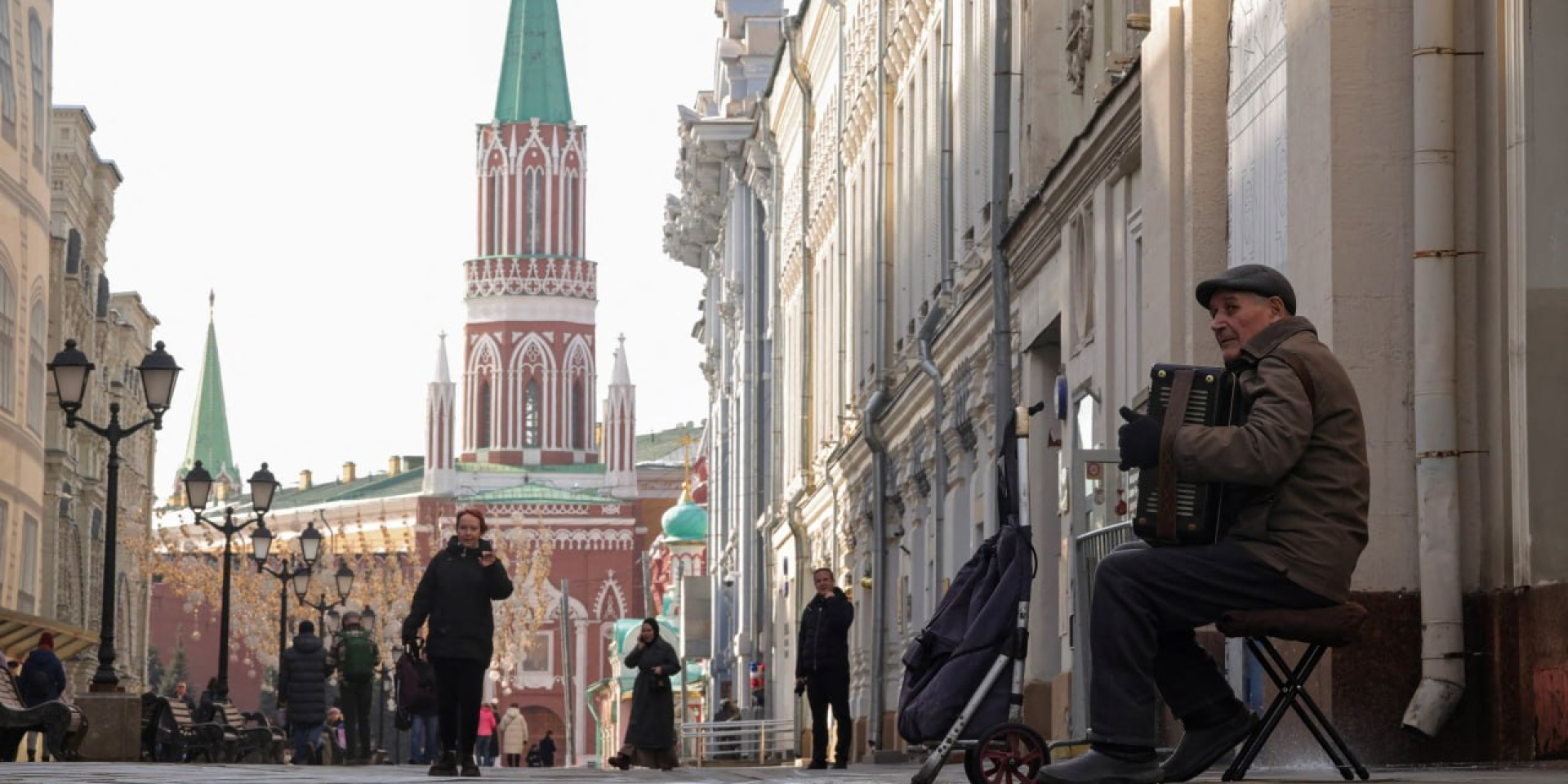 The Russian economy is collapsing (Photo: REUTERS/Ramil Sitdikov)