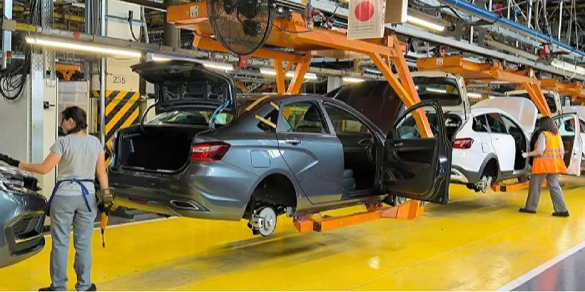 После падения продаж. Крупнейший российский автопроизводитель приостановит производство